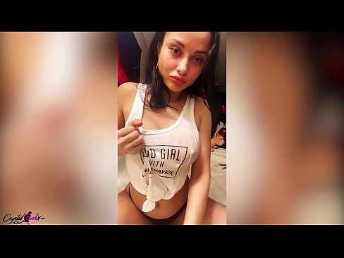 ❤️ En stor, smuk kvinde, der afpiller sin fisse og kærtegner sine store bryster i en våd T-shirt Porno at da.oblogcki.ru ❌